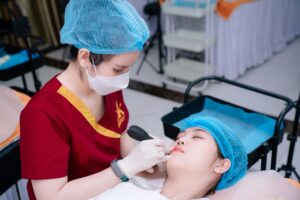 phun môi tế bào gốc