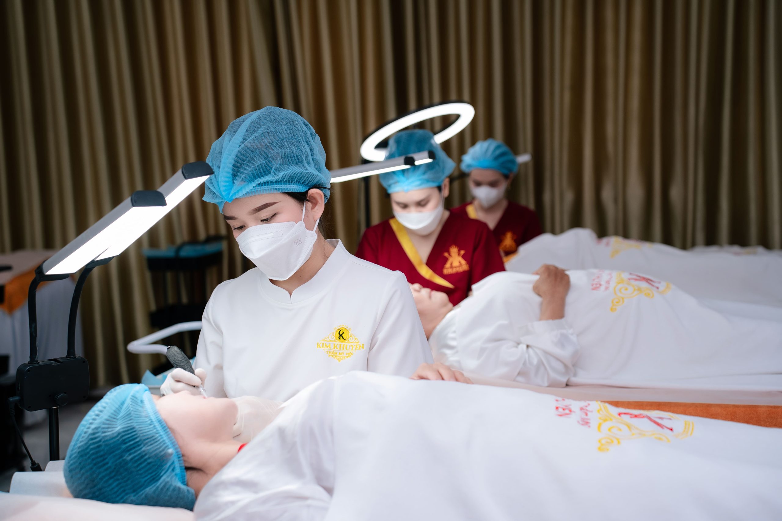 Phun Môi Xong Bị Sưng Thì Nên Làm Gì? Cách Giảm Sưng Nhanh & An Toàn